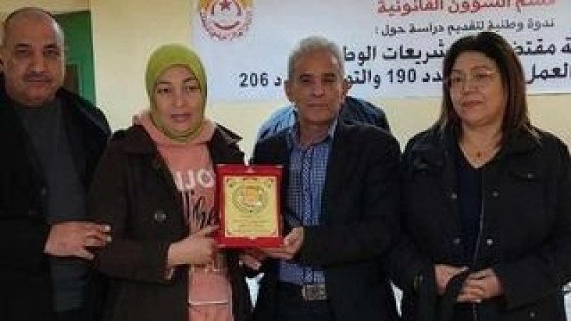 تكريم العاملات الفلاحيات بجهات باجة و جندوبة و سليانة على هامش الندوة الاقليمية لقسم الشؤون القانونية