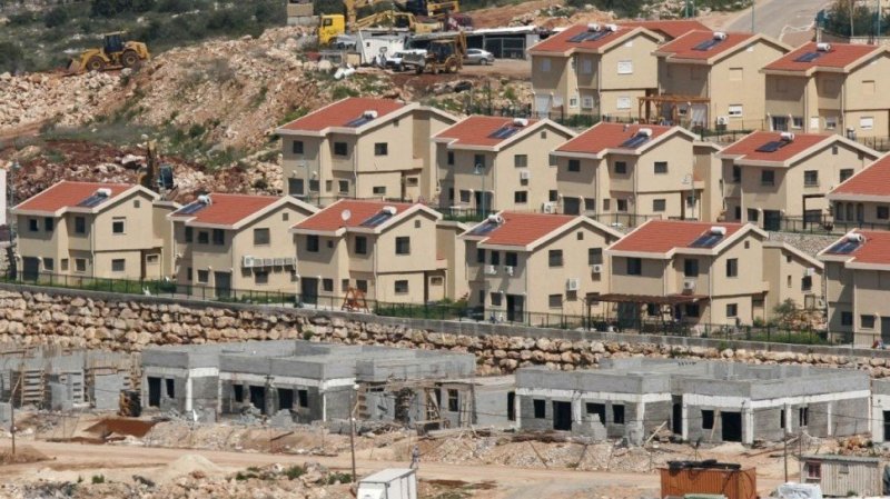 باريس تدرس فرض عقوبات على المتورطين في مستوطنات الاحتلال في الضفة الغربية