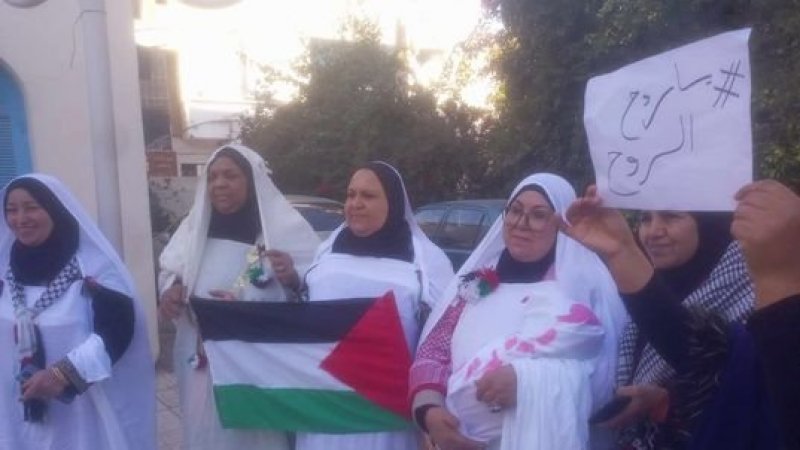 نساء قفصة يتظاهرن نصرة للمرأة الفلسطينية