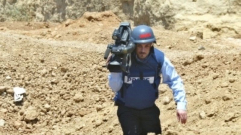 اصابة المصور بقناة الجزيرة سامر أبو دقة و زميله المراسل وائل الدحدوح بجروح