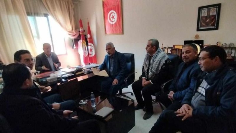 الأمين العام يستقبل بمكتبه أعضاء النقابة الأساسية لمستشفى الحبيب بورقيبة بصفاقس