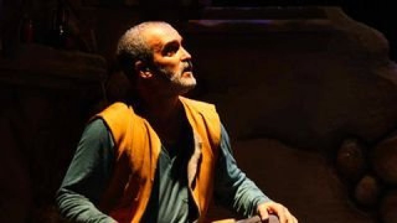 غدا " قونة ...قاعة انتظار" في قاعة الريو