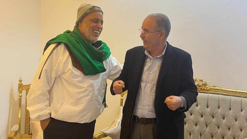 الامين العام للاتحاد يطمئن على صحة مناضل بمكتب القيروان أجريت له عملية جراحية