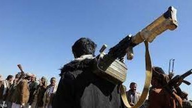 الحوثيون يعلنون استهداف سفينة أميركية في خليج عدن