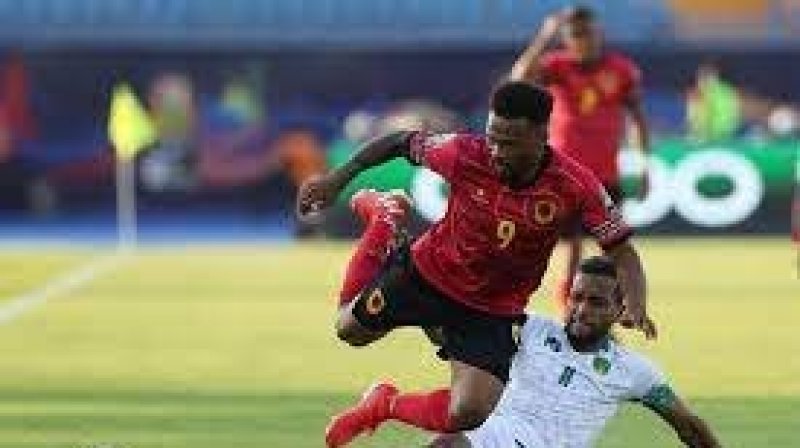 أنغولا تتخطّى موريتانيا بصعوبة