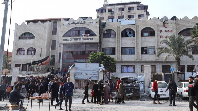 الهلال الأحمر الفلسطيني : الاحتلال اقتحم مستشفى الأمل للمرة الثالثة