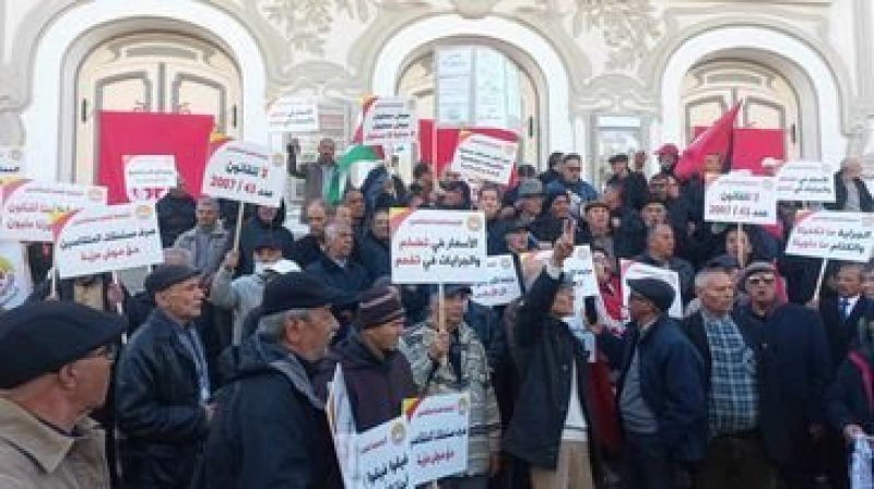 خلال وقفة احتجاجية بالمسرح البلدي بالعاصمة : مطالب عديدة للمتقاعدين على طاولة الحكومة