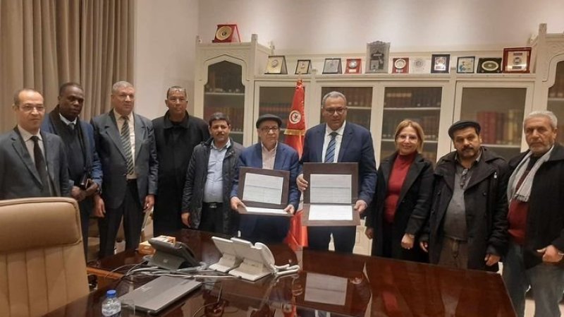 اتفاق بين جامعة القيمين ووزارة التربية يلغي الاضراب ويفتح باب جديدا لانعاش الحوار الإجتماعي