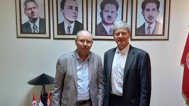 نور الدين الطبوبي يستقبل الامين العام للاتحاد الدولي للصناعات