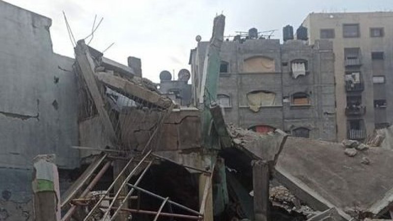 تدمير مبنى الاتحاد العام لنقابات عمال فلسطين في غزة