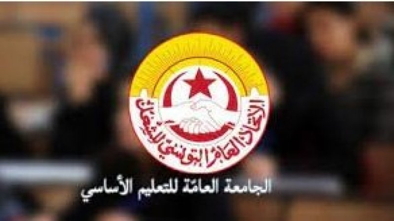 رفع الشارة السوداء من معلمي القصرين تضامنا مع زملائهم الموقوفين في صفاقس