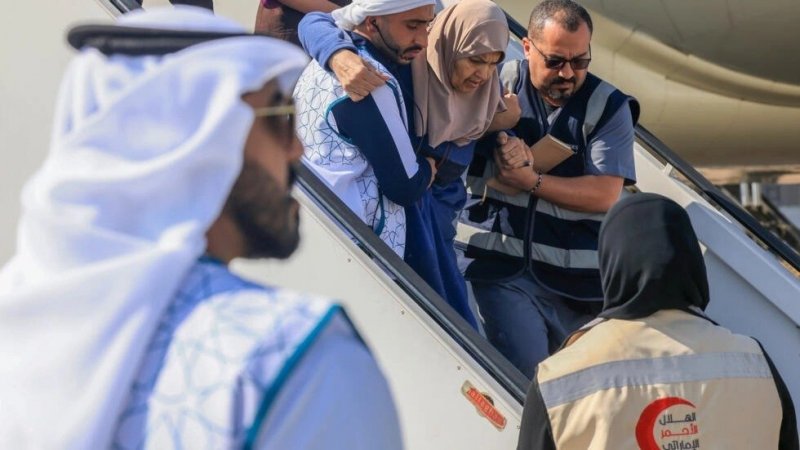 الإمارات تستقبل دفعة رابعة عشر من الأطفال الفلسطينيين الجرحى ومرضى السرطان