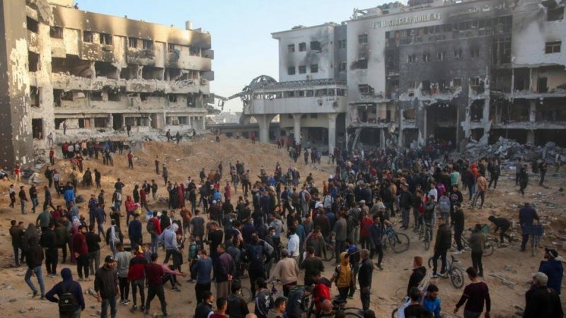 "الجيش"الإسرائيلي" ينسحب من مجمع الشفاء مخلفاً "الجثث والدمار