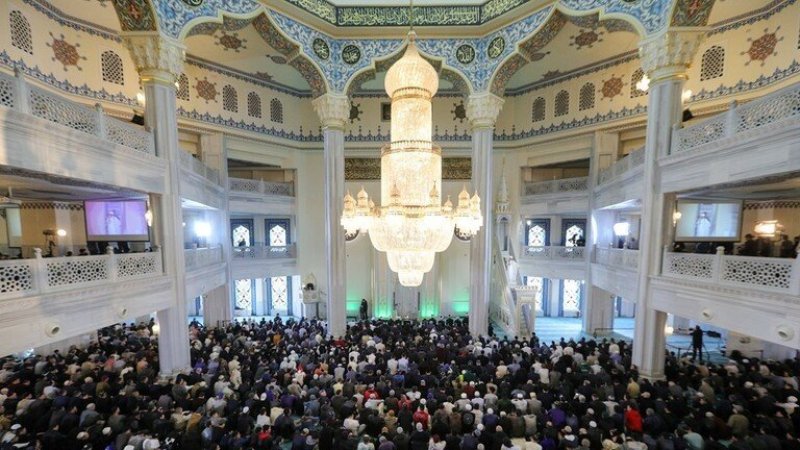 200 الف شخص يؤدون صلاة العيد في موسكو، عطل في عدة جمهوريات و15 مليون مسلم في روسيا