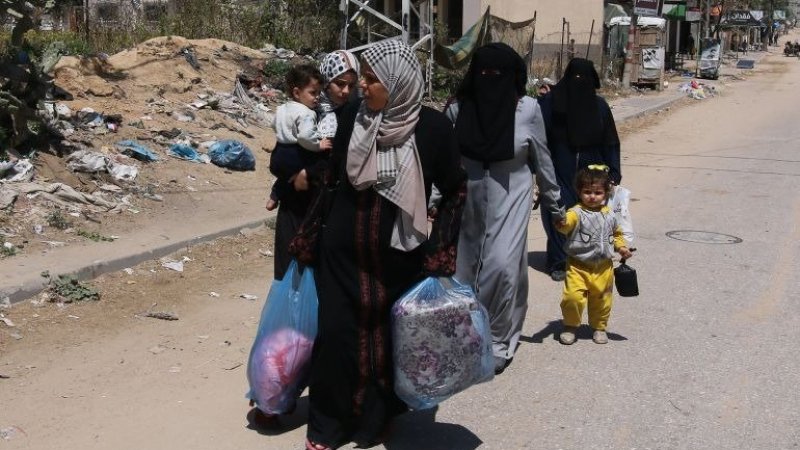 بغارات جوية وقصف مدفعي : الاحتلال يواصل عمليته بالنصيرات ويحاصر مدارس تؤوي نازحين