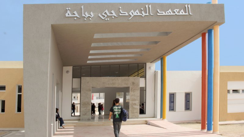 برنامج تعصير المؤسسات التربوية : كيف استفاد الاساتذة والتلاميذ من الفضاء الوظيفي بالمعهد النموذجي بباجة ؟