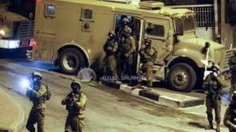 قوات الاحتلال تقتحم بلدة عنبتا شرق طولكرم وتعتقل شابين