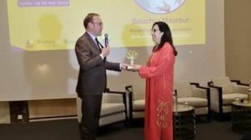 بأيادي و إجتهاد فلاحات الوسلاتية : الطبيبة بشرى مسرور تتحصل على جائزة "أوا" في احتفالية بالنساء رائدات الاعمال