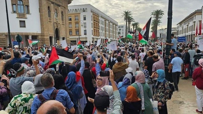 تظاهرات حاشدة في 56 مدينة مغربية تنديدا بالحرب المستمرة على غزة، ومطالبة بـ"إسقاط التطبيع".