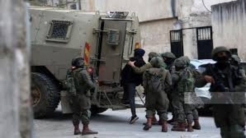 الاحتلال يعتقل 60 مواطنا فلسطينيا من الضفة الغربية ما يرفع حصيلة الاعتقالات إلى 9100 منذ 7 أكتوبر