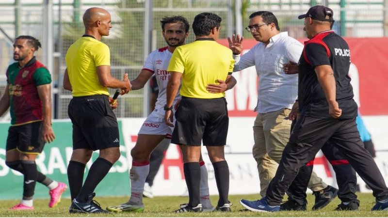 الملعب التونسي يطالب بتحكيم أجنبي في مباراة النجم الساحلي