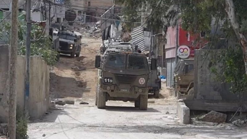 الاحتلال يحاصر طولكرم ويشتبك مع مقاومين ويقتحم بلدات بالضفة الغربية