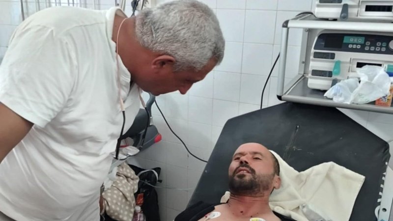 وفد من جامعة صوناد يطمئن على صحة اعوان اقليم الكاف الذي تعرضوا الى حادث شغل