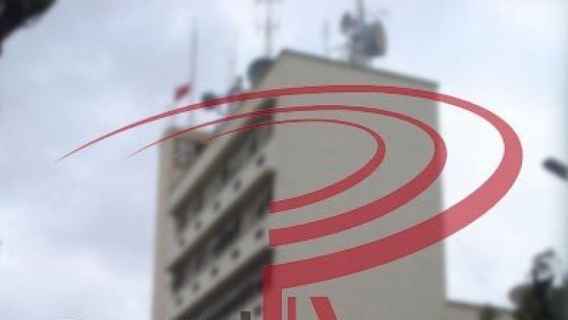 ادارة الاذاعة تهدد صحفية بالطرد، تحيل اثنين من اطاراتها على التقاعد وتمنع العاملين فيها من الادلاء بارائهم