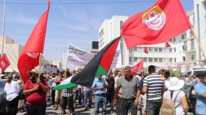 في صفاقس: ملحمة نضالية بين قطاعي الأساسي والثانوي ضد التشغيل الهش ودفاعا عن مصداقية المفاوضة الجماعية