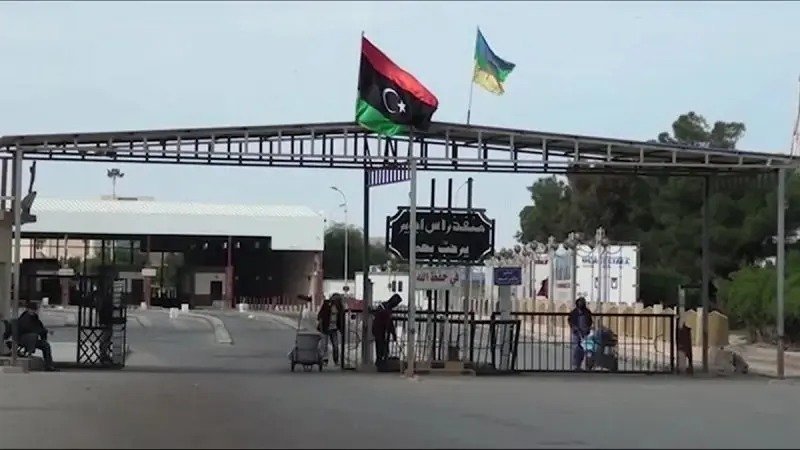 إستئناف حركة العبور بمعبر رأس جدير