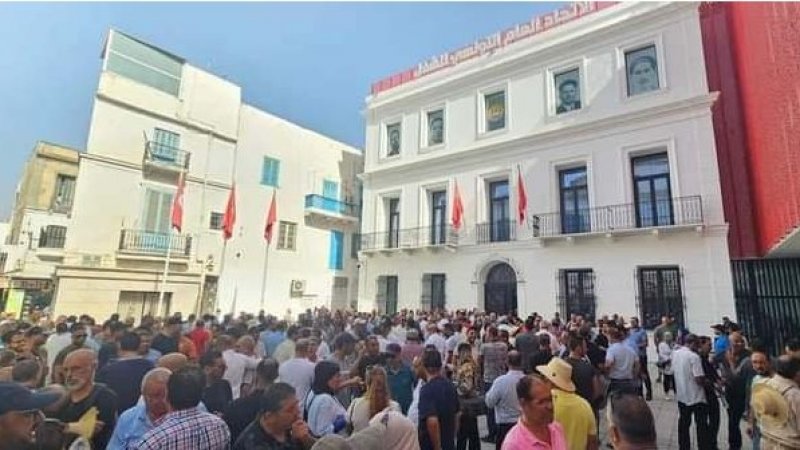 حشد عام صباح الاثنين في البطحاء دفاعا عن الاتحاد وبيانات تندد بالاعتداء عليه وعلى قيادته
