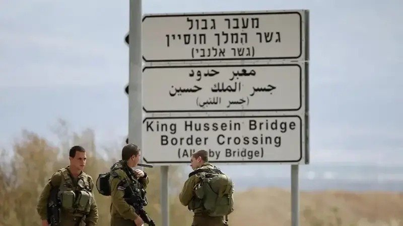 بعد مقتل حُرّاس "إسرائيليين": الأردن يغلق جسر الملك حسين حتى إشعار آخر