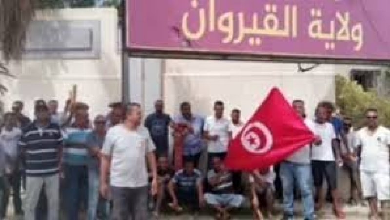 القيروان: سواق التاكسي الفردي يحتجون ويطالبون بإعادة النظر في الرخص