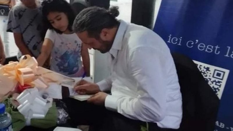 انا والغريبة..جديد الشاعر هشام الورتتاني