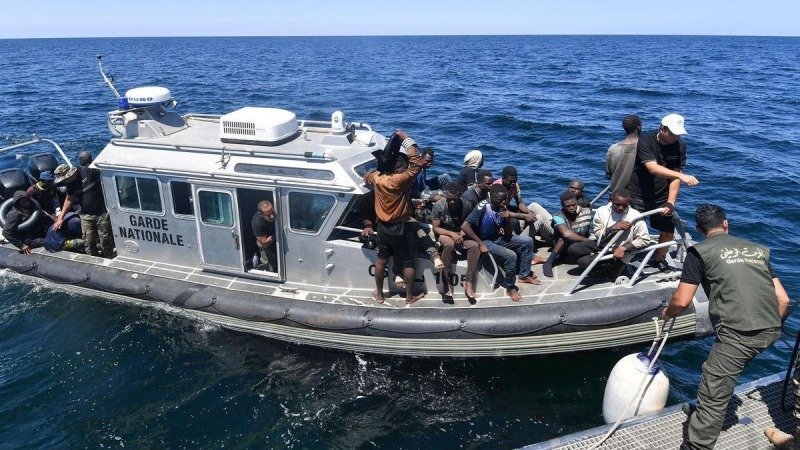 صفاقس: إنقاذ مهاجرين أفارقة ومساعدة سيّدة على الولادة في عرض البحر