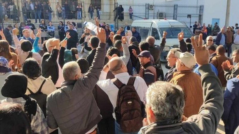 قضية موقوفي مصنع "ريتون" السبيخة : تجمع نقابي وعمالي أمام قصر العدالة بالقيروان