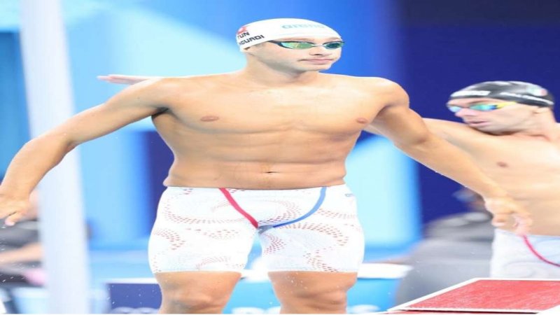 أحمد الجوادي يفوز بذهبية بطولة العالم في السباحة
