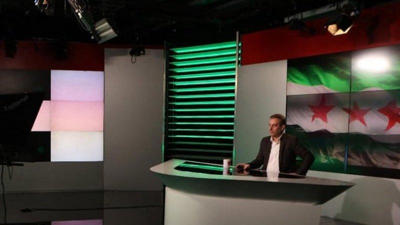 الإعلام السوري الرسمي يرتبك في التعاطي مع الأحداث المتلاحقة، لكنه سرعان ما نزع عباءة النظم السابق