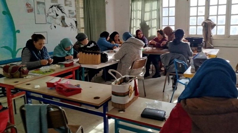 صرف المستحقات المالية لمتعاقدي تعليم الكبار والعمل متواصل من اجل بقية المطالب