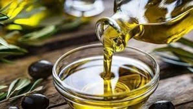يقتني الزيت ب8 دينار للتر الواحد : أي دور تعديلي لديوان الزيت ؟ وكيف سيتصرف في المحاصيل ؟