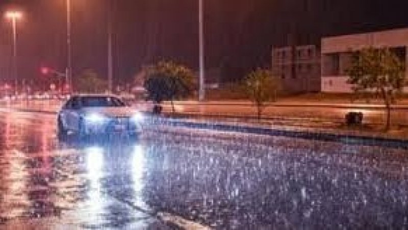 طقس اليوم السبت : أجواء شديدة البرودة وزخات متفرقة من الأمطار في قطاع غزة و طقس كثيف السحب مع أمطار غزيرة في تونس