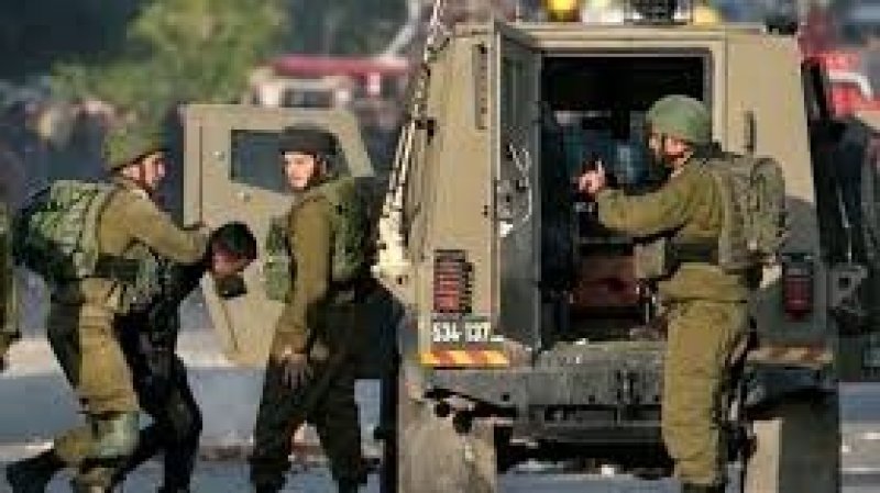 الاحتلال يعتقل عددا من المواطنين الفلسطينيين في القدس المحتلة