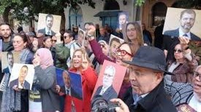 تونس تحت المجهر : محاكمة نشطاء سياسيين تثير جدلا حول التآمر الملفق