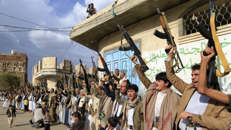 الحوثيون يهددون بالتصعيد: 30 قتيلا و100 جريح في الغارة الامريكية على اليمن، وترمب يتوعد ايران
