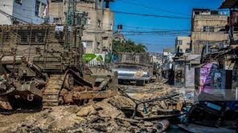 الاحتلال يواصل عدوانه على مدينة جنين ومخيمها لليوم الـ62 : نزوح وتجريف وتفتيش منازل وتحويل بعضها لثكنات عسكرية