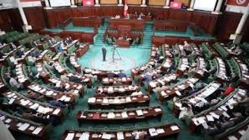 برلمانيون يكشفون عن "تجاوزات خطيرة " في ملف الطاقات المتجددة ويتهمون وزارة الصناعة بالتفريط في مدخرات الشعب والسيادة الوطنية
