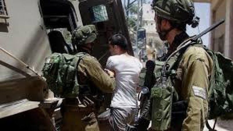 قوات الاحتلال تشن حملة اعتقالات في الضفة الغربية طالت 35 مواطنًا فلسطينيا