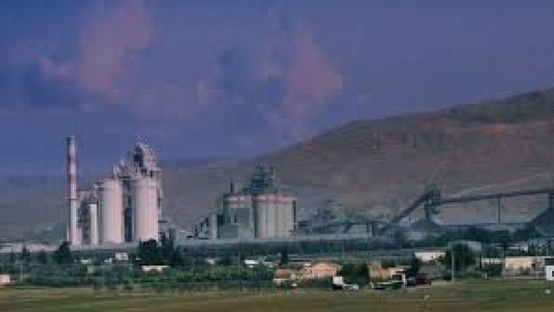 ماذا يجري في مصنع اسمنت ام الكليل بالكاف ؟