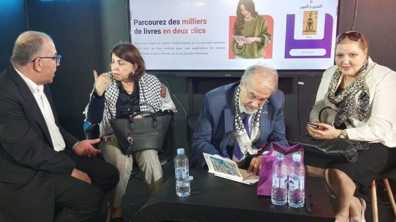 في معرض تونس للكتاب: توقيع ديوان "مازال في العمر بقية" للشاعر الفلسطيني عمر صبري