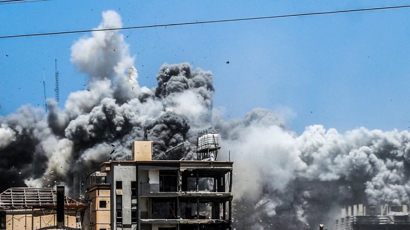 15 شهيدا بينهم أطفال إثر قصف الاحتلال مدرسة تؤوي نازحين في جباليا
